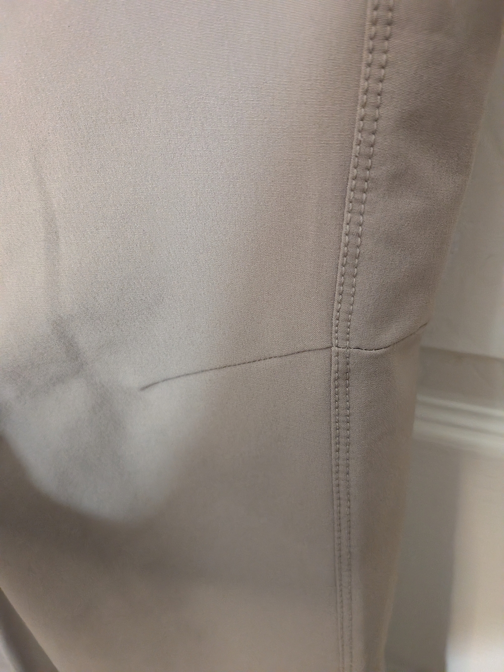 Eddie Bauer Women's Traverse, Cargo Pants in Taupe, Size 10 - Picture 14 of 16